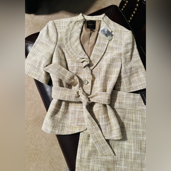 The Limited Skirt Set - Picture 3 of 6